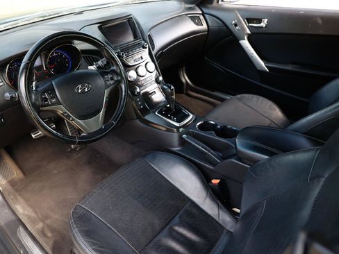 Used 2016 Hyundai Genesis Coupe 3.8 RWD image 4