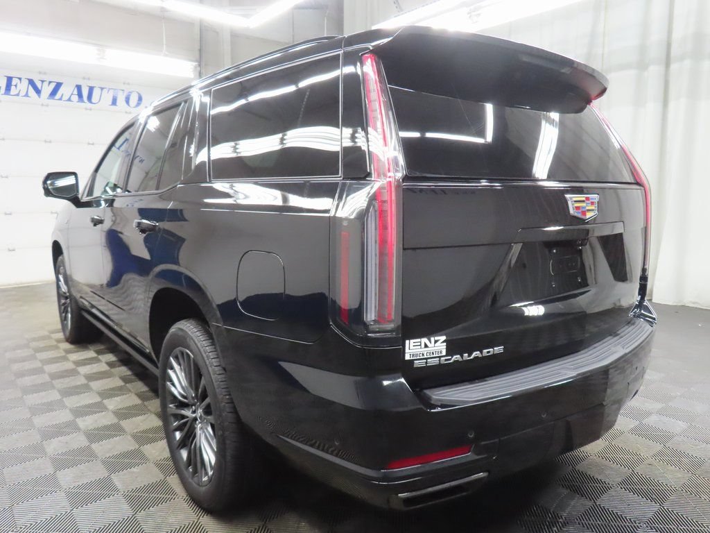 Used 2026 Cadillac Escalade Platinum Sport w/ LPO, Floor Liner Package AWD/4WD image 5