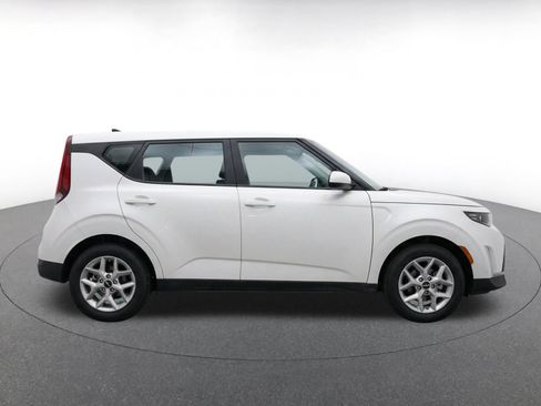 Used 2025 Kia Soul LX w/ LX Technology Package FWD image 11