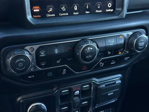 Used 2021 Jeep Wrangler Unlimited Sahara w/ Cold Weather Group AWD/4WD image 17