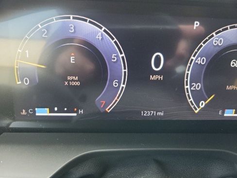 Used 2023 Jeep Grand Cherokee Laredo image 10