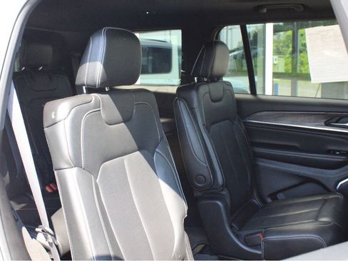 Used 2023 Jeep Grand Cherokee L Overland AWD/4WD image 28