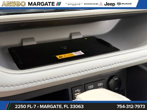 Used 2024 Toyota Highlander Platinum FWD image 29