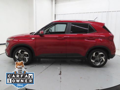 Used 2023 Hyundai Venue Limited w/ Cargo Package FWD image 7