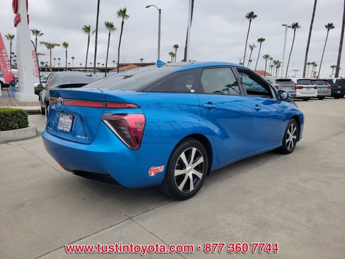 Certified 2017 Toyota Mirai FWD image 4