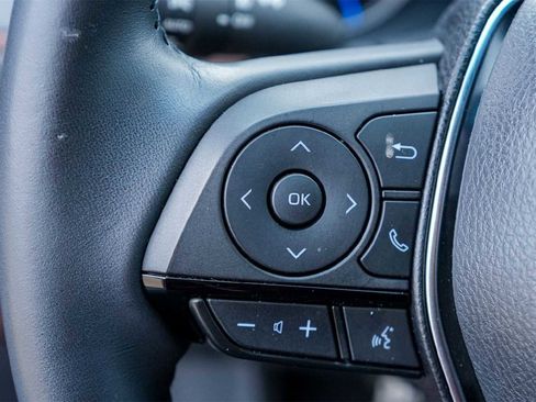 Used 2024 Toyota Venza XLE image 25