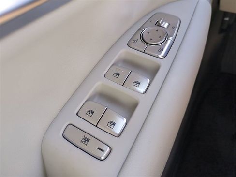 Certified 2025 Genesis G70 2.5T image 22