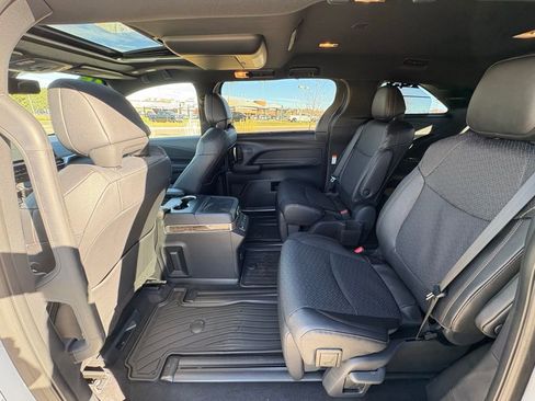 Used 2025 Toyota Sienna Platinum image 26