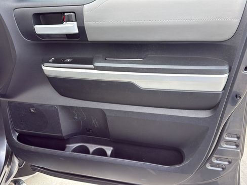 Used 2014 Toyota Tundra Limited w/ Limited Premium Package image 33