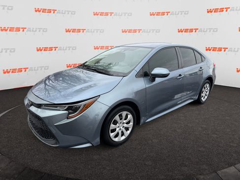 Used 2020 Toyota Corolla LE image 1