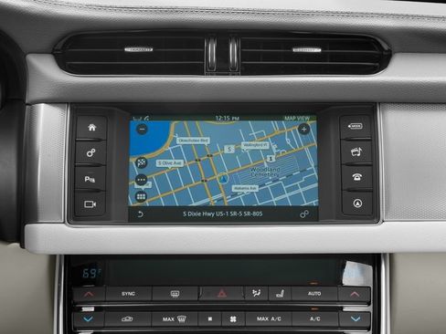 Used 2016 Jaguar XF Prestige AWD/4WD image 17