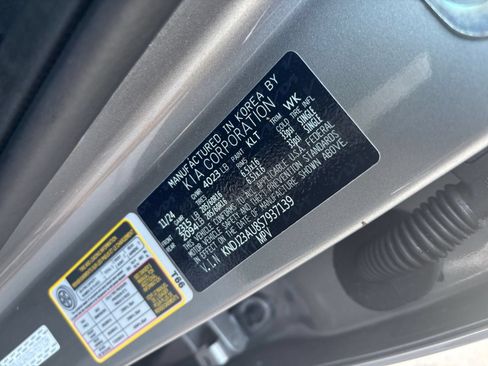 Used 2025 Kia Soul LX w/ LX Technology Package FWD image 23