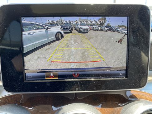 Used 2019 Mercedes-Benz GLC 350e 4MATIC w/ Premium Package image 16