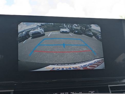 Used 2025 Toyota Sienna XLE FWD image 24