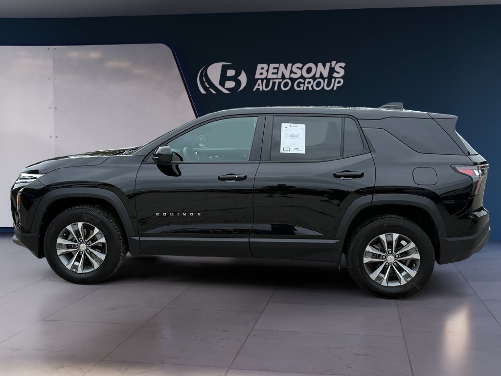Used 2026 Chevrolet Equinox LT AWD/4WD image 2