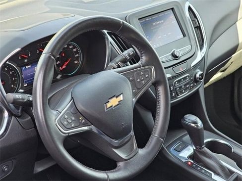 Used 2021 Chevrolet Equinox LT image 14