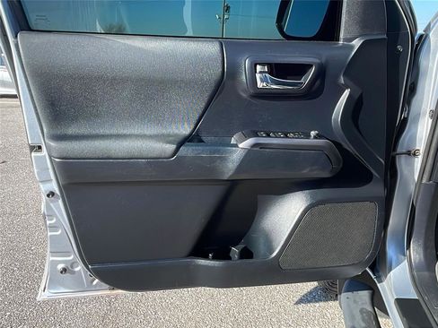 Used 2018 Toyota Tacoma TRD Off-Road image 20