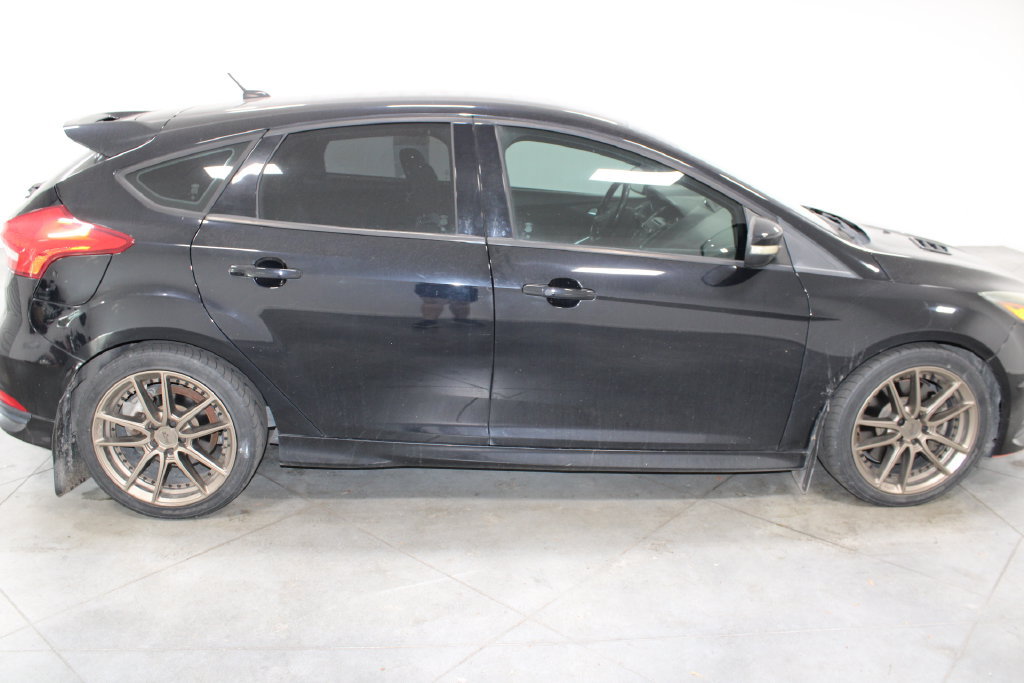 Used 2017 Ford Focus ST FWD image 11