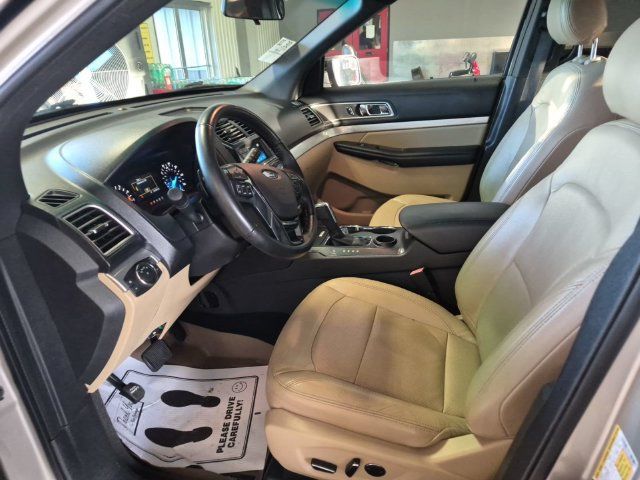 Used 2017 Ford Explorer XLT FWD image 3
