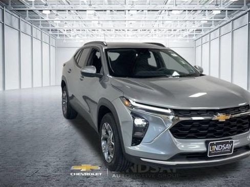 Used 2024 Chevrolet Trax LT FWD image 4