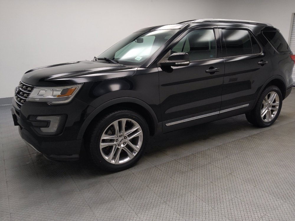 Used 2017 Ford Explorer XLT w/ Equipment Group 202A AWD/4WD image 2