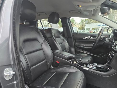 Used 2018 INFINITI QX30 Premium w/ Cargo Package image 12