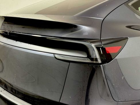 Used 2026 Tesla Model Y 2WD image 28