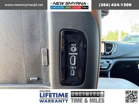 New 2026 Chrysler Pacifica Pinnacle image 16