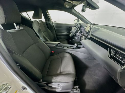Used 2018 Toyota C-HR XLE FWD image 29