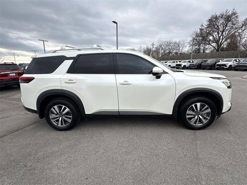 Used 2023 Nissan Pathfinder SL image 10