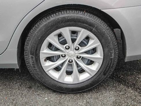 Used 2017 Toyota Camry LE image 11