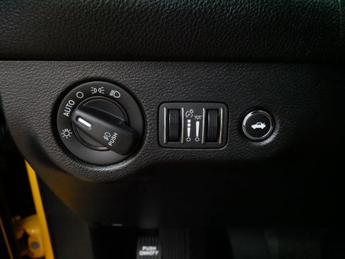 Used 2018 Dodge Challenger GT w/ Driver Convenience Group AWD/4WD image 27