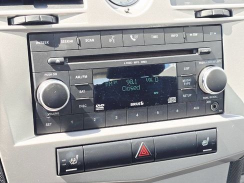 Used 2009 Chrysler Sebring Touring image 17