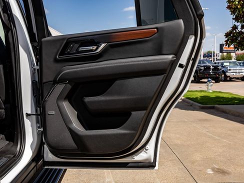 Used 2026 GMC Yukon Denali w/ Sun & Power Step Package AWD/4WD image 33