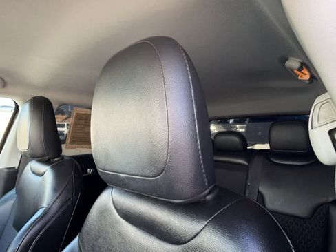Used 2020 Jeep Compass Latitude FWD image 11