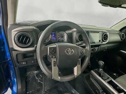 Used 2018 Toyota Tacoma SR5 image 16