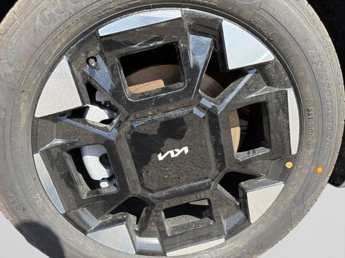 New 2025 Kia Carnival EX image 20