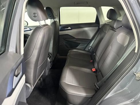 Used 2024 Volkswagen Taos SE image 25