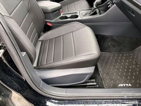 Used 2023 Volkswagen Jetta SE FWD image 34