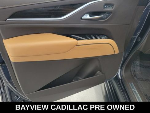 Used 2022 Cadillac Escalade ESV Premium Luxury AWD/4WD image 19