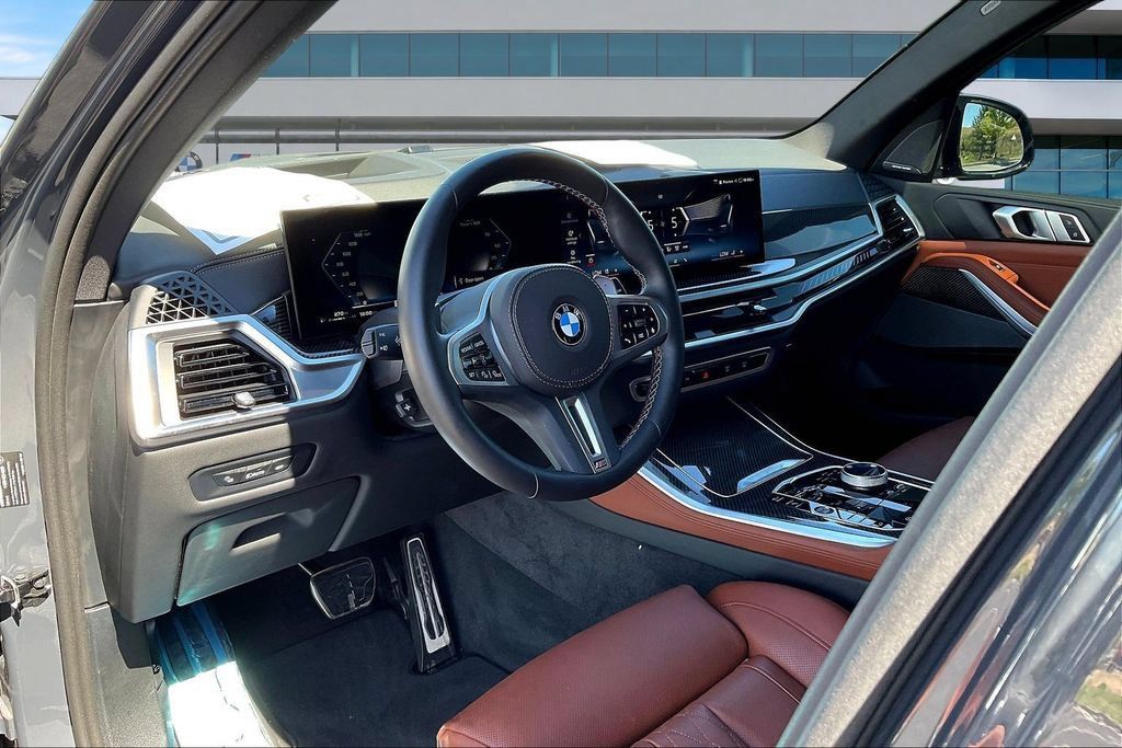 Used 2025 BMW X5 M60i AWD/4WD image 17