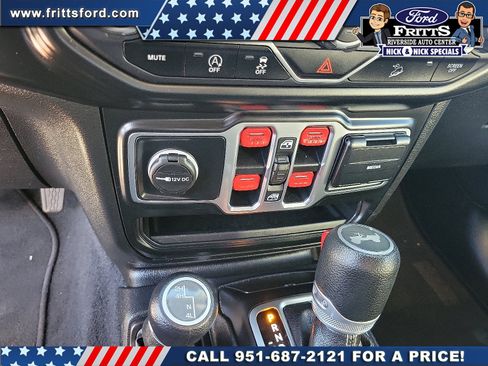 Used 2020 Jeep Wrangler Unlimited Sahara image 9