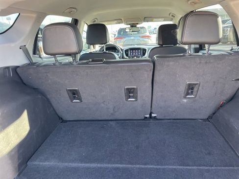 Used 2024 GMC Terrain SLT image 13