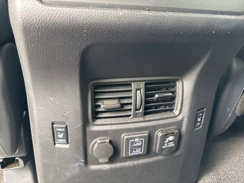 Used 2024 Nissan Titan PRO-4X w/ Pro-4x Convenience Package image 21