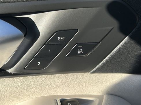 Used 2021 BMW X5 sDrive40i w/ M Sport Package image 26