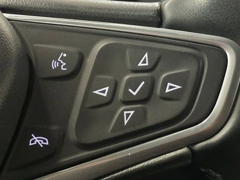 Used 2023 Chevrolet Equinox LT image 30