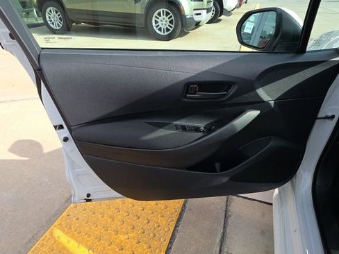 Used 2025 Toyota Corolla LE FWD image 10