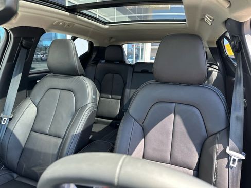 Used 2023 Volvo XC40 B5 Plus w/ Driver Assist Package image 7