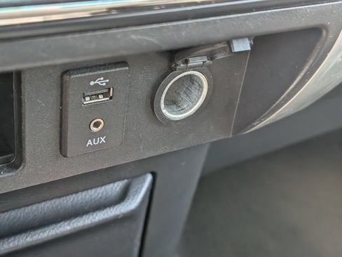Used 2018 Nissan Titan SV AWD/4WD image 22