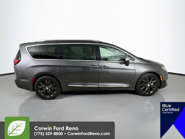 Used 2017 Chrysler Pacifica Limited FWD image 11